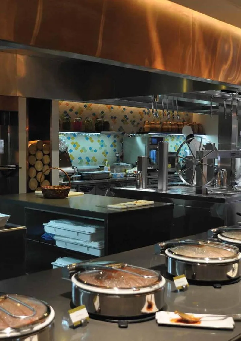Buffet counter with chafing dishes at Olea and Noir, Kempinski Mall of the Emirates